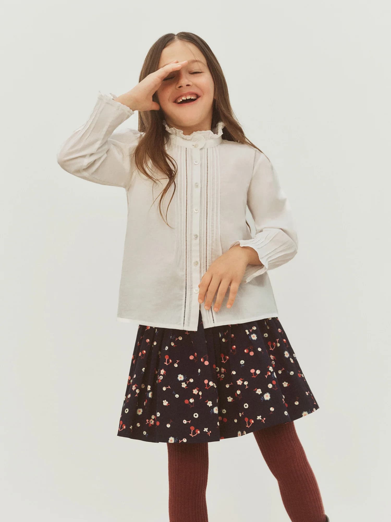 Melba blouse with ruffled collar and Calais lace in organic cotton